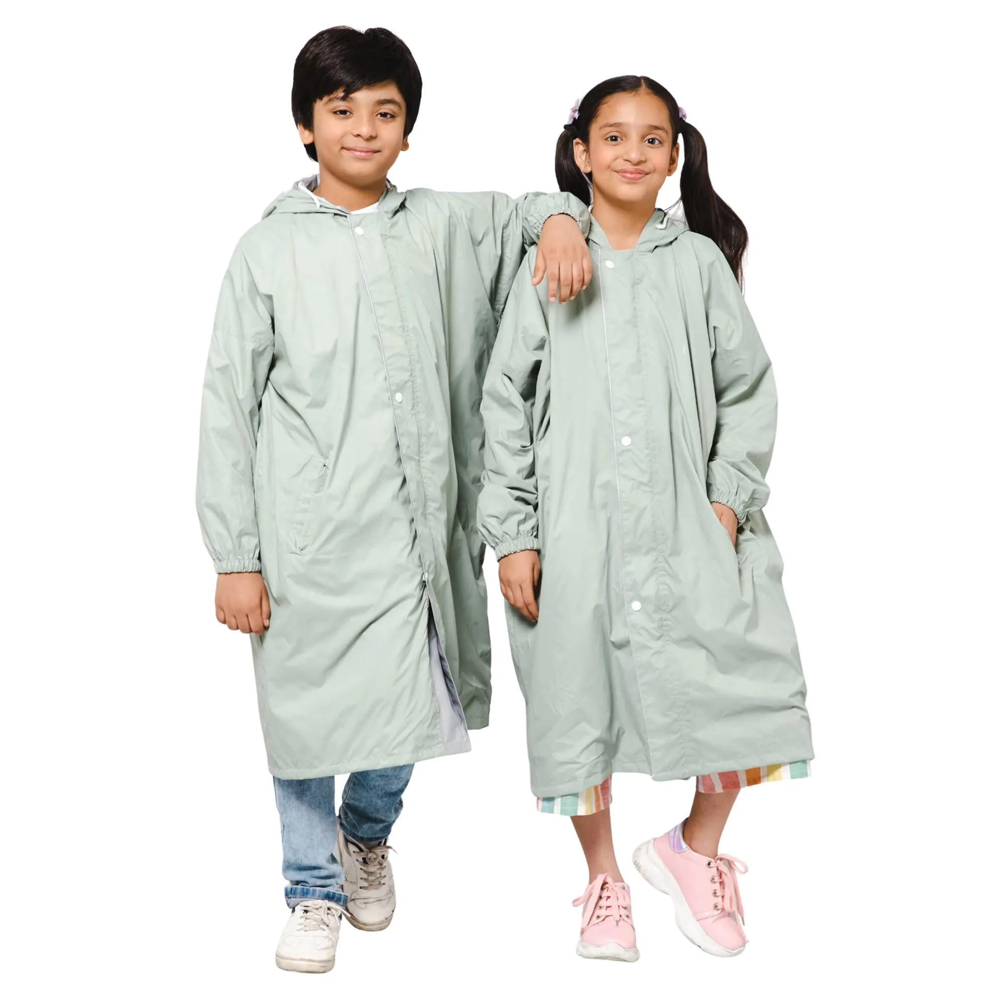 THE CLOWNFISH Cloud Chaser Series Kids Raincoat Waterproof Polyester Double Coating Reversible Longcoat with Hood and Reflector Logo at Back. Printed Plastic Pouch. Kid Age-13-14 years (Pista Green)