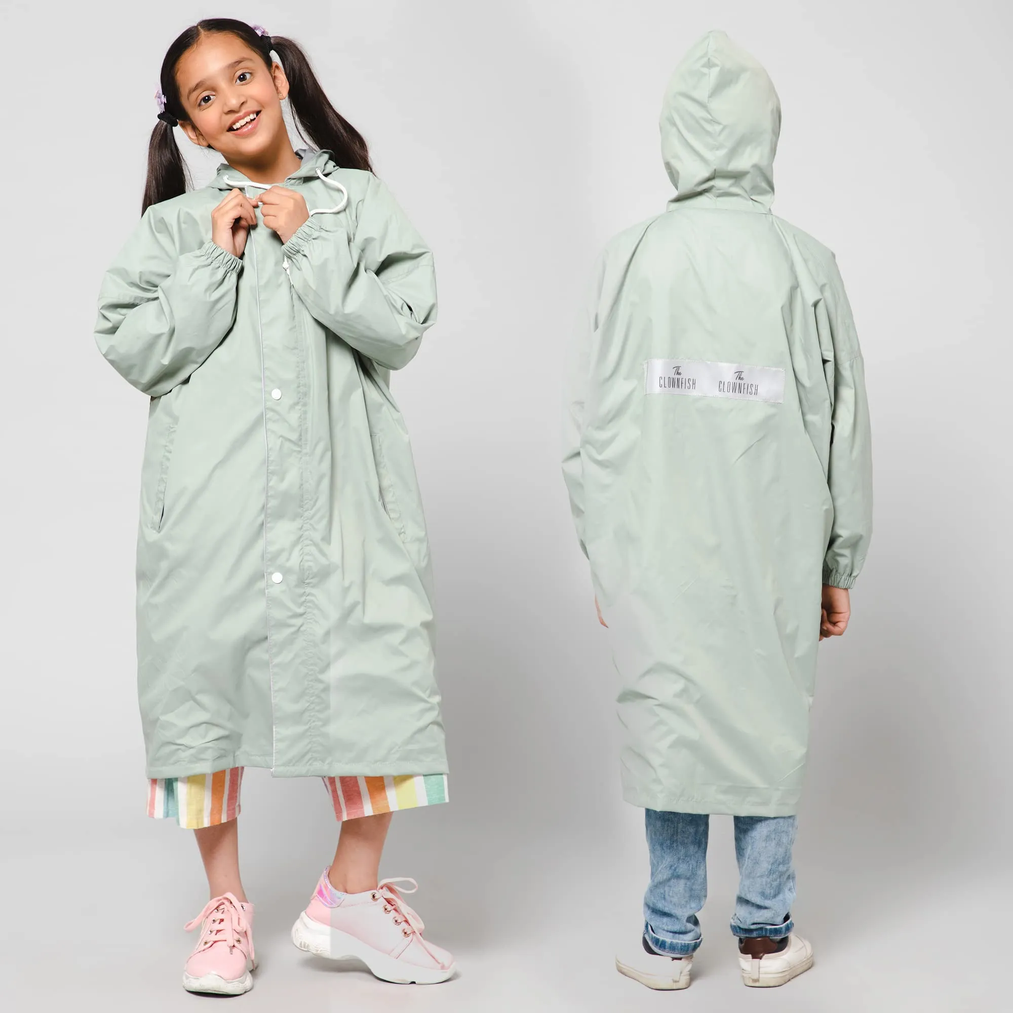 THE CLOWNFISH Cloud Chaser Series Kids Raincoat Waterproof Polyester Double Coating Reversible Longcoat with Hood and Reflector Logo at Back. Printed Plastic Pouch. Kid Age-13-14 years (Pista Green)